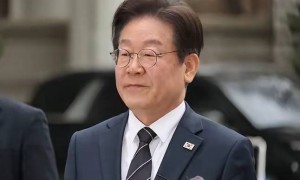 韩国总统李在明的一句话火了！外国记者问李在明:中国若武统台湾你帮不帮？李在明笑着说:那是别人的家务事，我只说一声谢谢就好了！